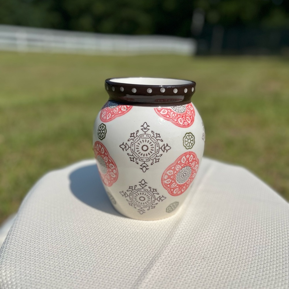 Grace’s Bakeware vase